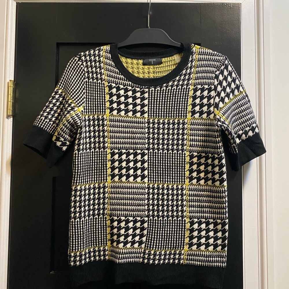 Tahari houndstooth shortsleeved sweater